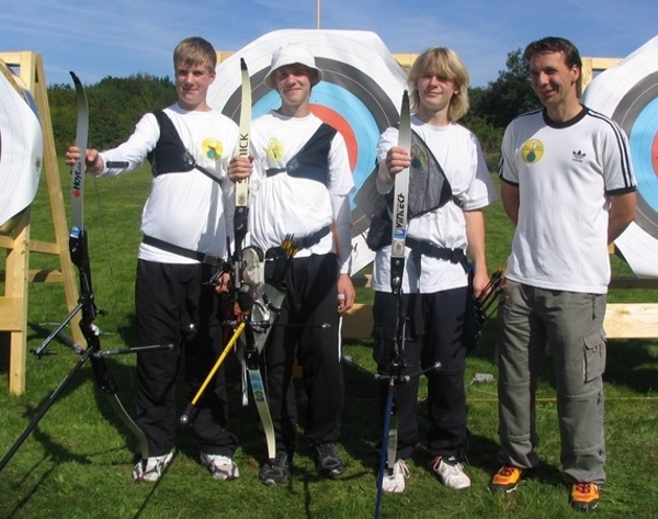 Erfreute Deutsche Meister: Alexander und Christian Wrede, Tristan Seiger mit Trainer Martin Dietrichs - DM Hamburg 2005